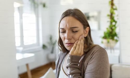 Various factors, including injury, infection, inflammation, and structural problems, can cause jaw pain. The temporomandibular joint (TMJ),
