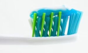 Which ingredients in a toothpaste are beneficial for teeth health?